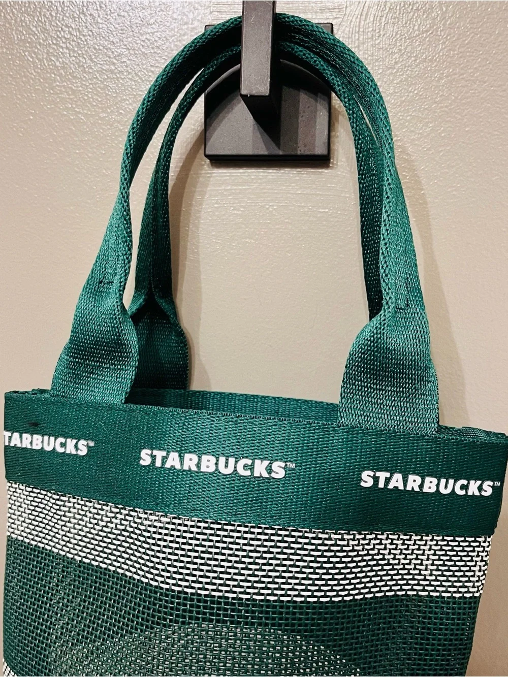 Starbucks Taiwan mesh togo cup drink bag- green stripes